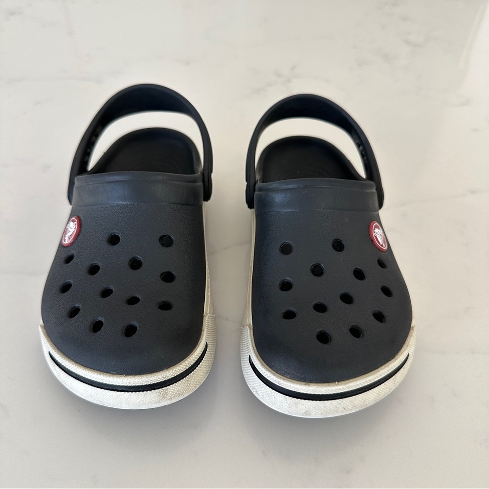 Kids Black/Dark Grey Crocs - Size 10/11 Lightly Used🐊